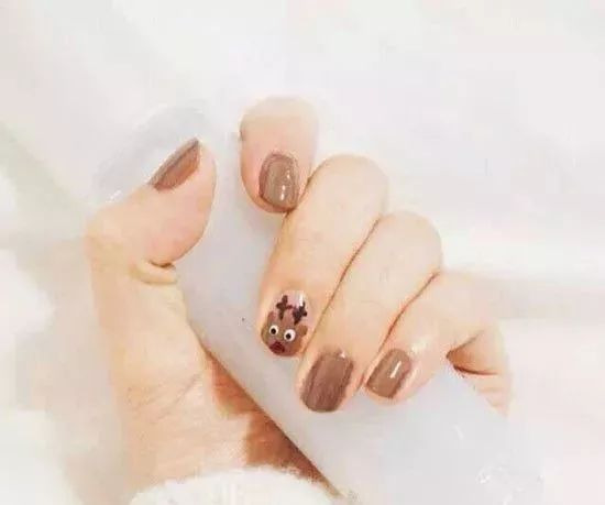 秋冬美甲最新款,与自然美景的时尚对话