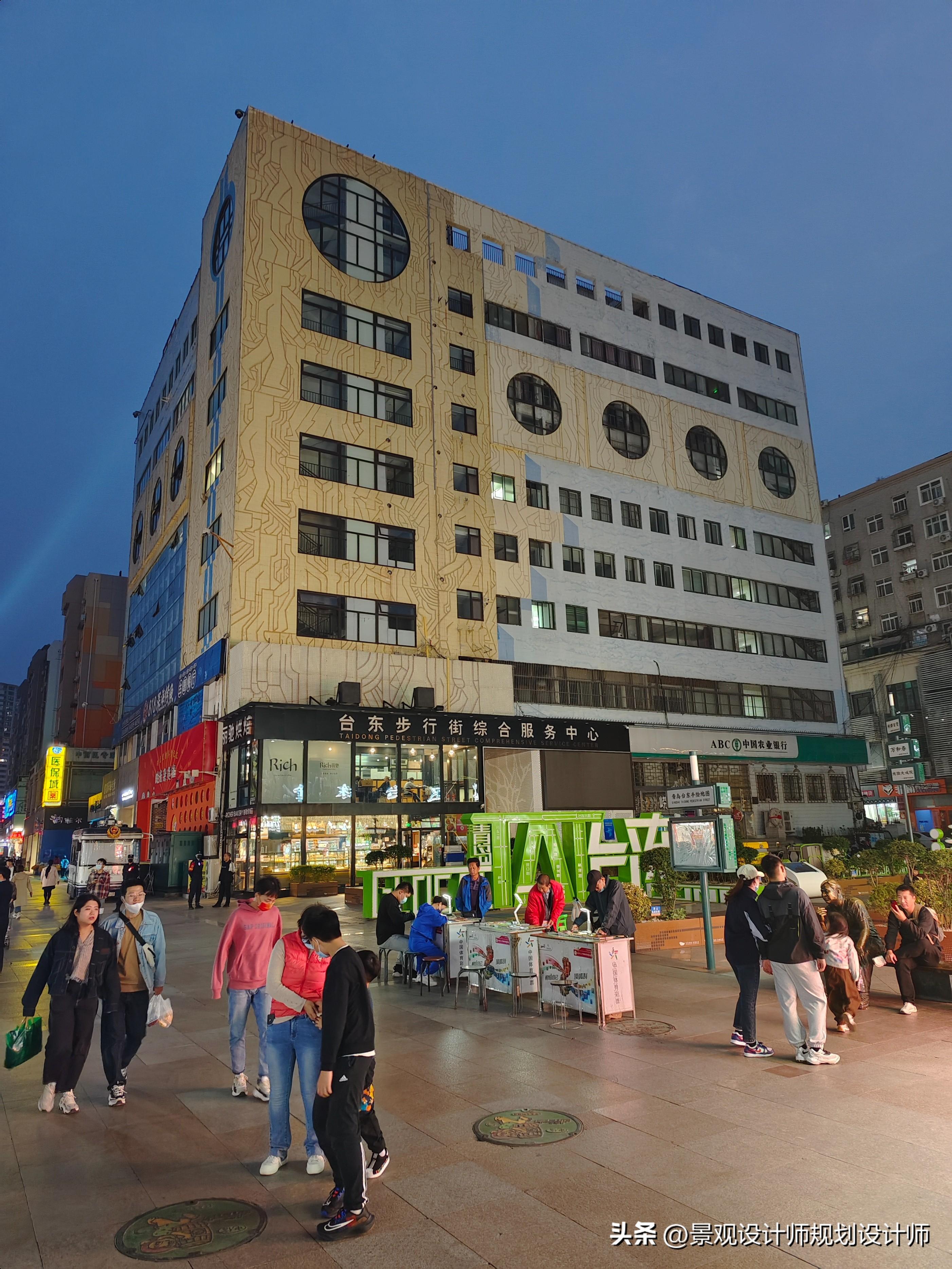 青岛台东步行街最新风貌，一场温馨有趣的逛街之旅探索