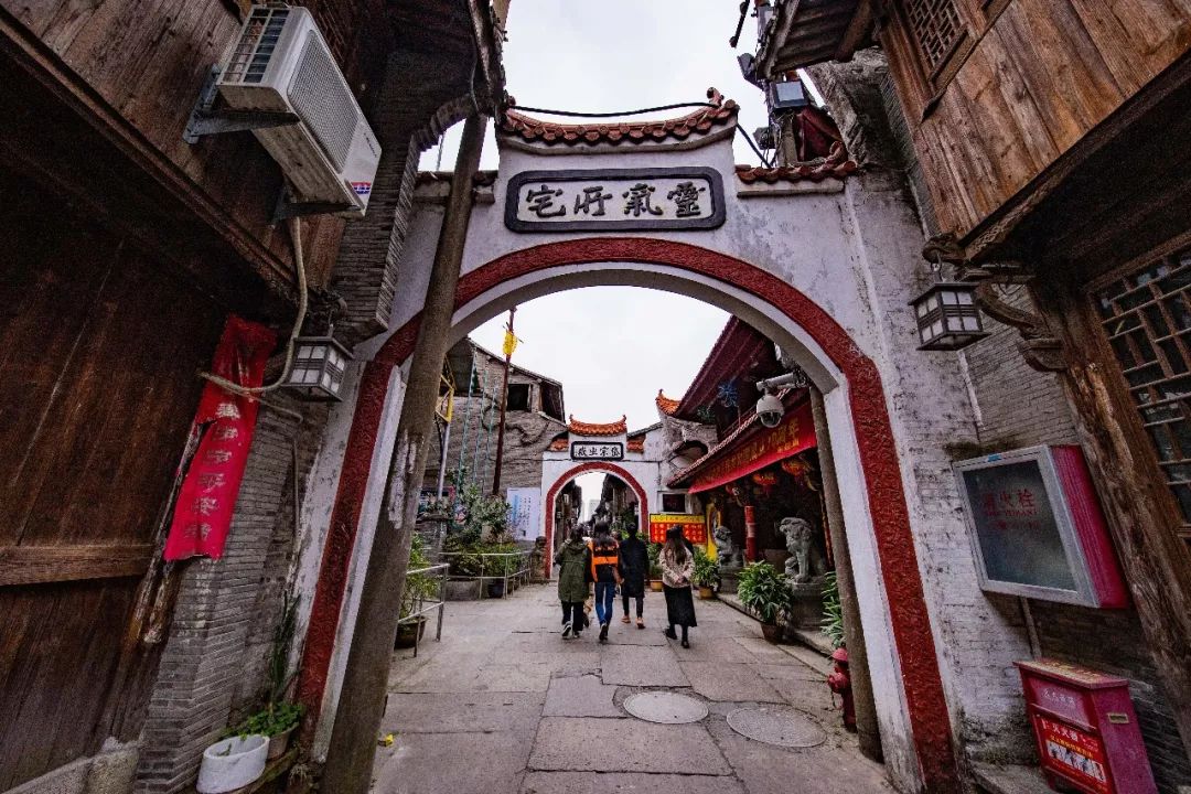 裴西平最新动态揭秘,小巷深处的独特风味探秘