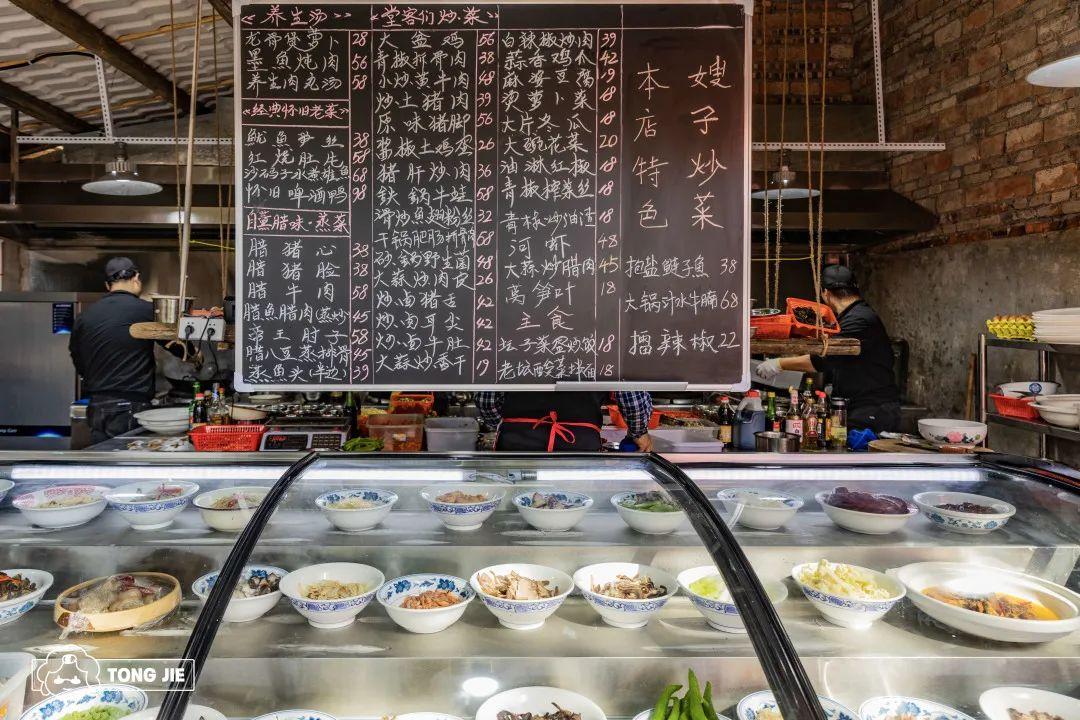 电脑版本不必强求最新,小巷深处的特色小店带你探索别样生活体验