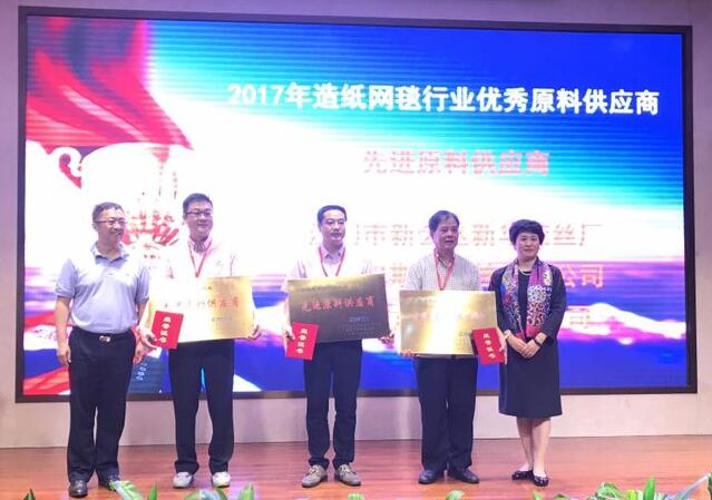 濠江论坛,深入探讨方案策略_ZHH55.466仿真版