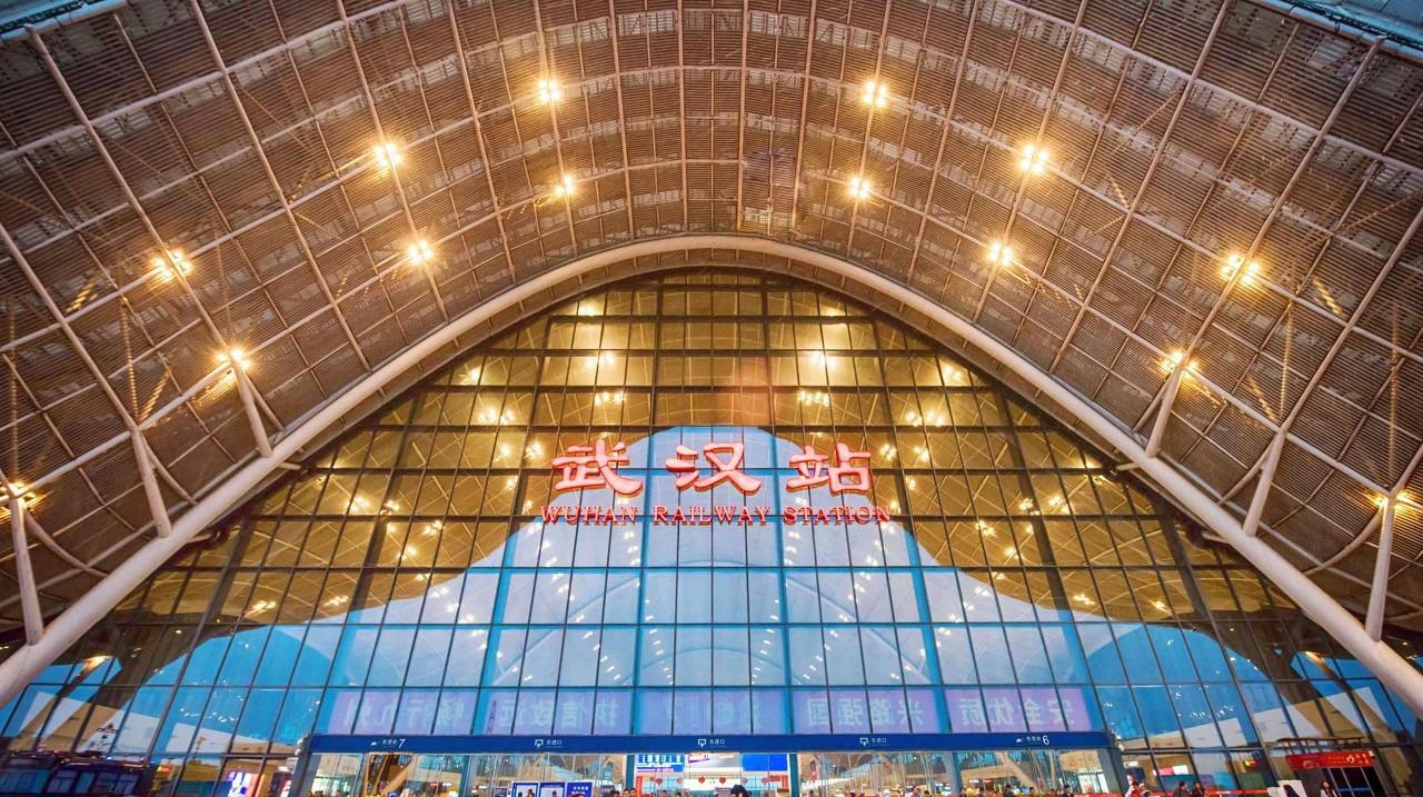 武汉最新高铁站动态——科技重塑出行体验,引领未来交通枢纽发展。