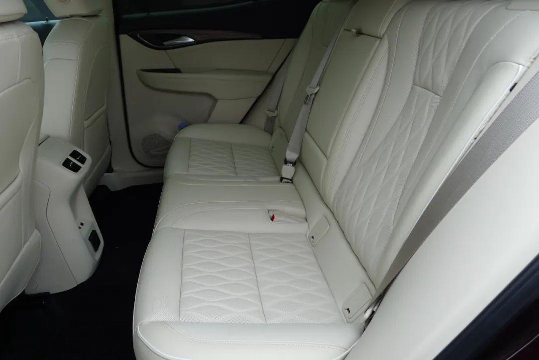 关于舒畅最新胸照的不当讨论,尊重隐私与道德伦理的重要性。