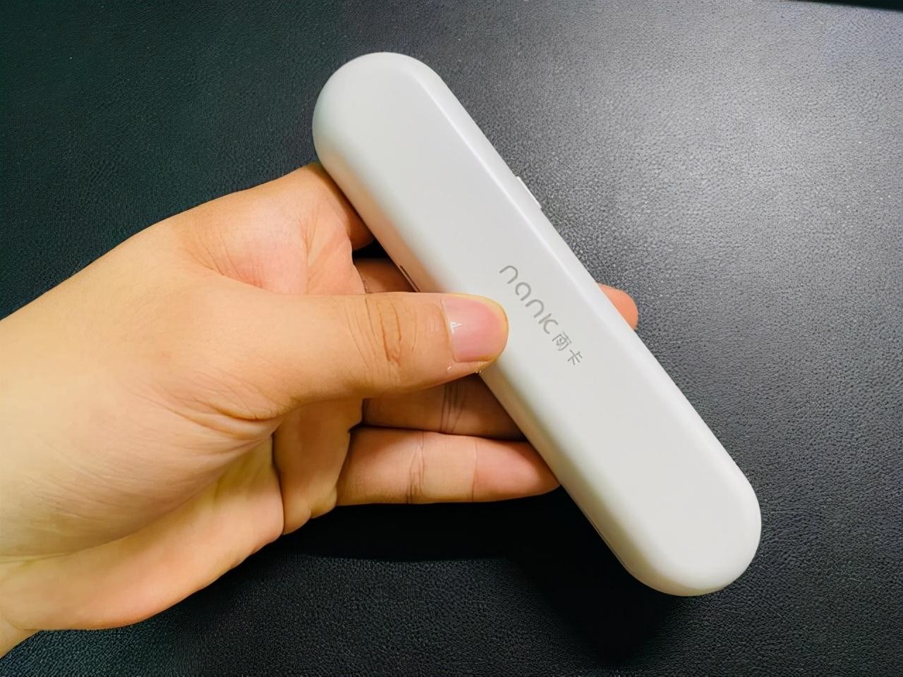 最新版苹果产品不再附赠耳机，市场变革与用户体验的新解读