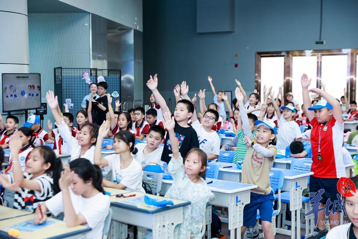 钟南山张文宏最新研判引领智能生活新潮流，科技升级体验全新升级