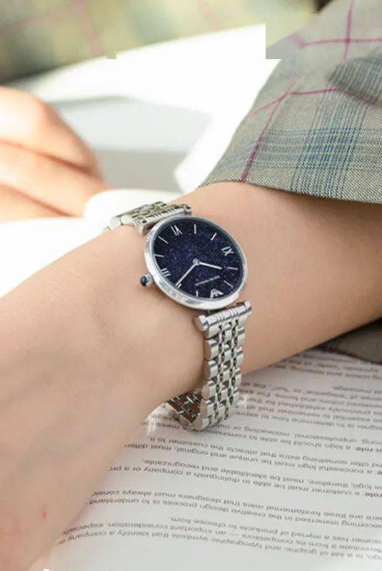 阿玛尼最新款女手表，时尚与精密工艺的绝美融合