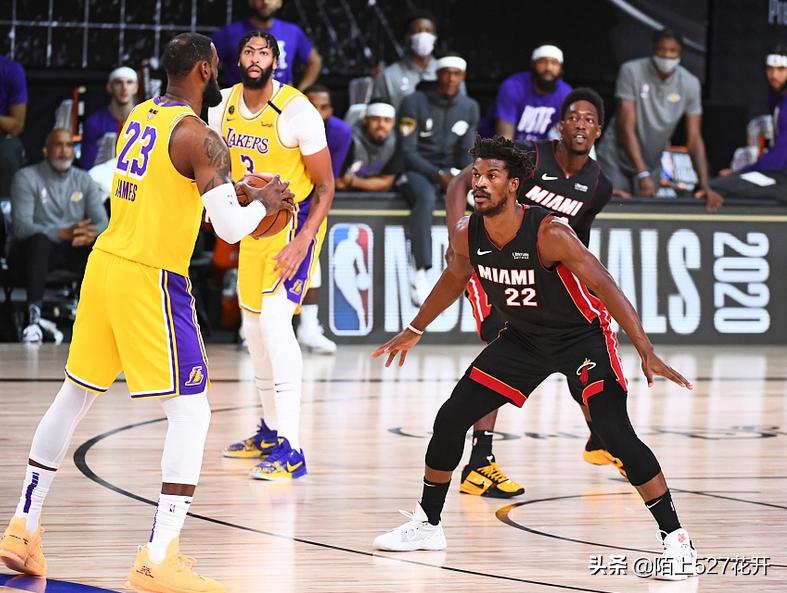 火箭与湖人激战再现!自然美景中的激励之旅!