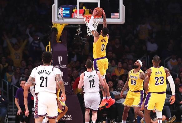 火箭与湖人激战再现!自然美景中的激励之旅!