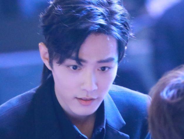 肖战北京机场最新现身，公众焦点与争议热议的话题