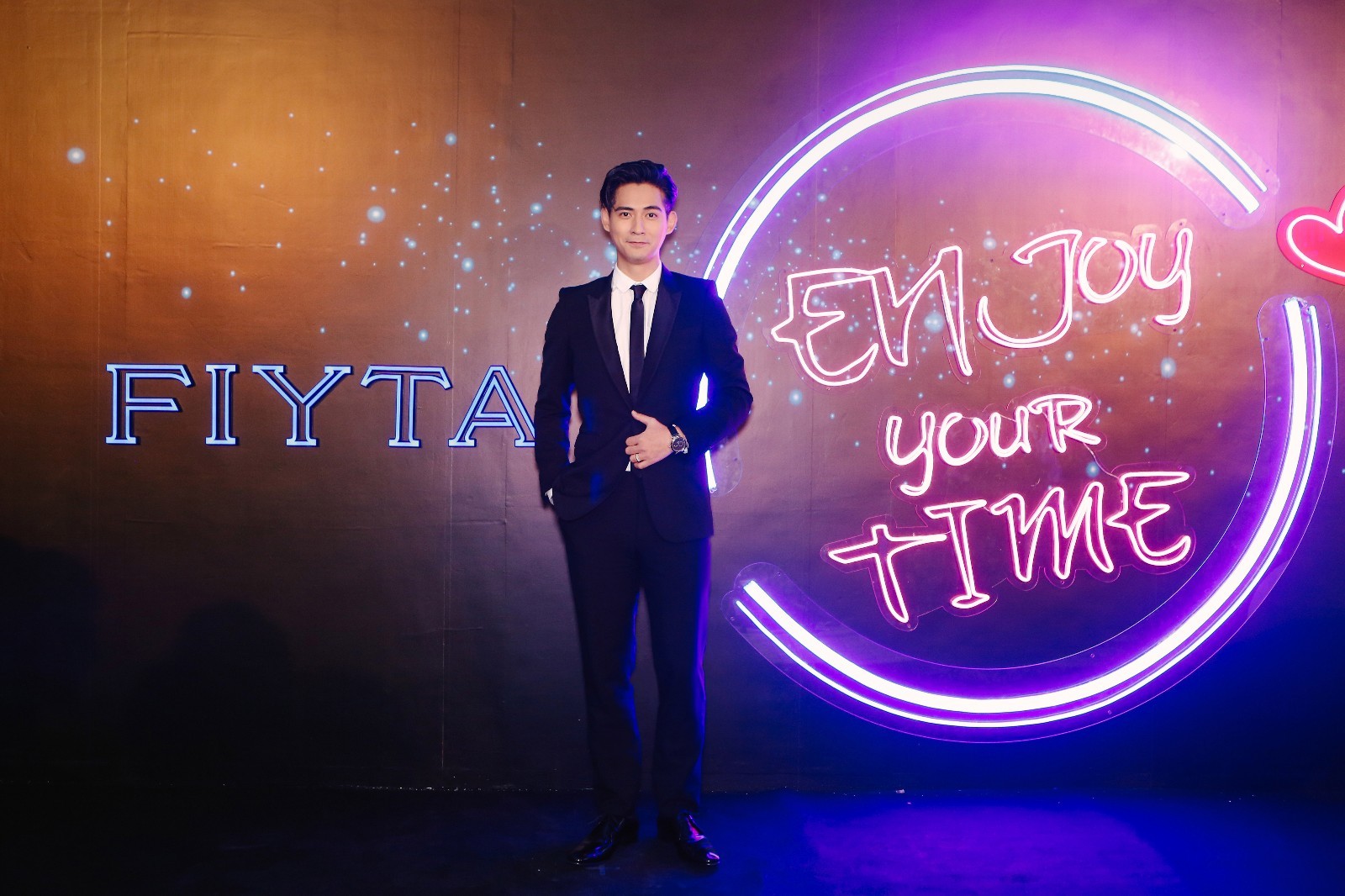 大牌时尚前沿资讯，引领潮流风向的最新时尚报道