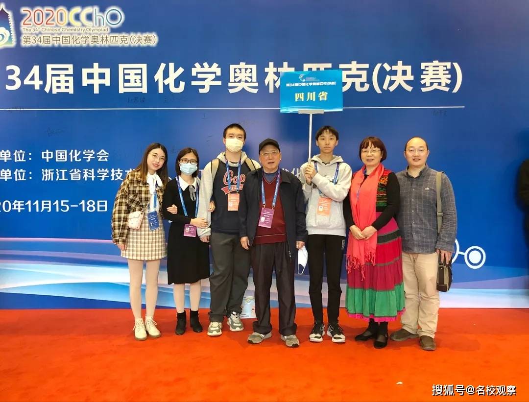 清华大学学姐展现自信与成就,光芒照亮未来之路