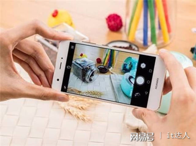 掌握最新手机拍照技巧,展现自信与成就风采瞬间!