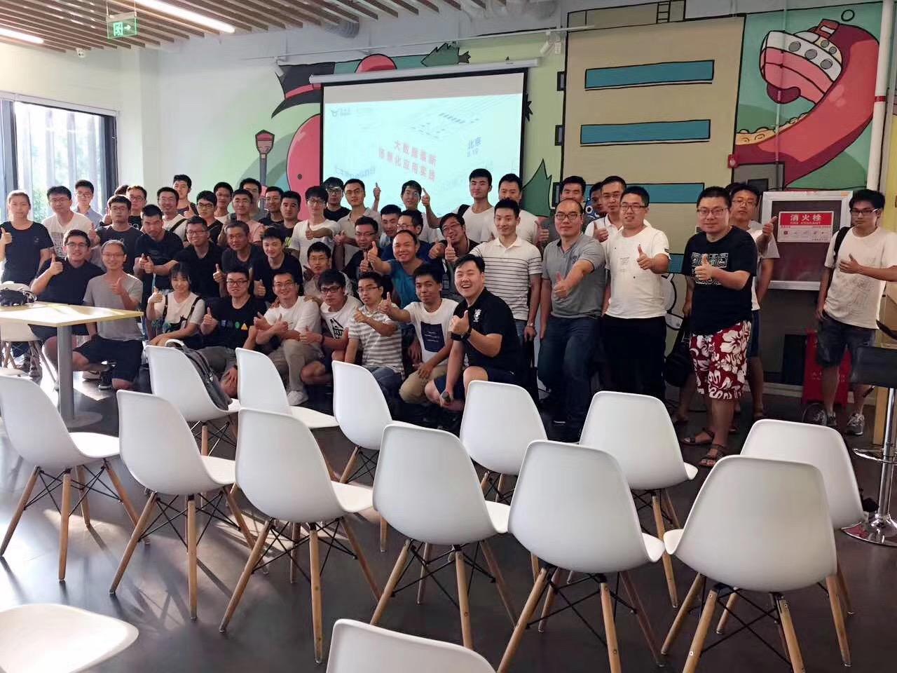 新澳最新资料大全,实践数据分析评估_VGG10.359桌面款