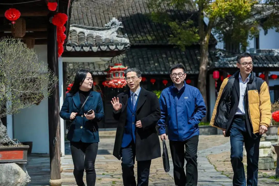 79456濠江论坛官网,动态解读分析_UPU10.465沉浸版