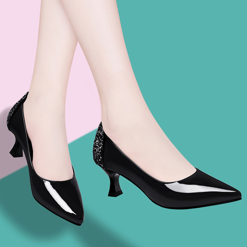 时尚尖头鞋女款，潮流诠释与选择新篇章