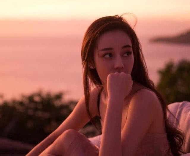 迪丽热巴最新自然探索之旅,追寻内心的平和与宁静