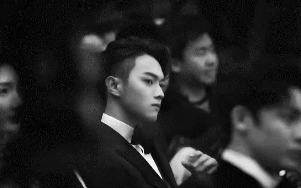 王一博最新Live图,热血青春的每一刻都在闪耀!