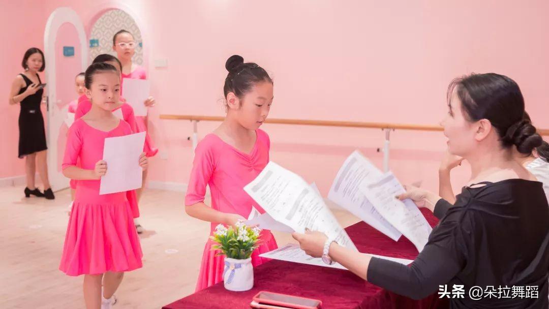 最新春节假期，充电时刻，笑对人生，自信闪耀的旅程