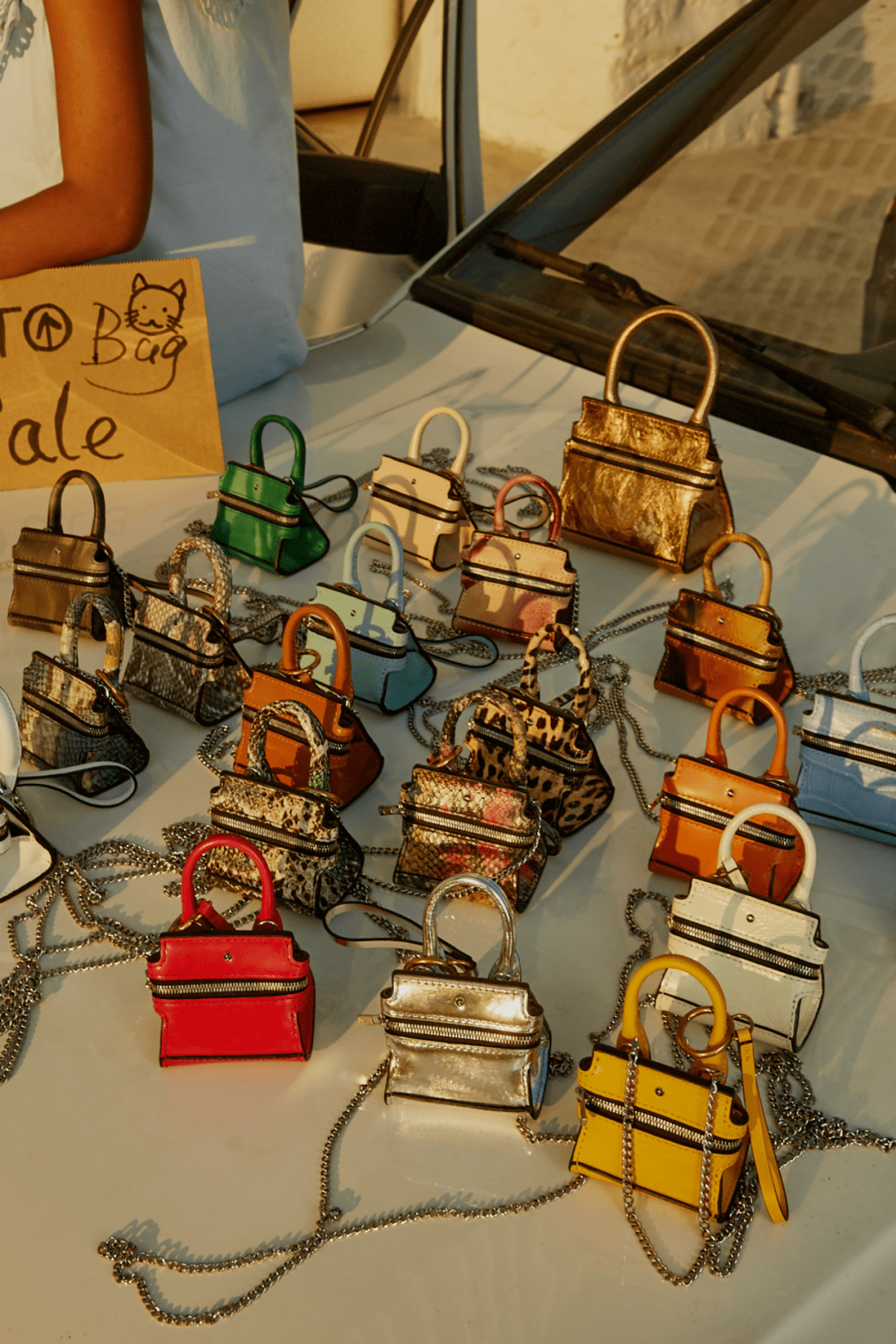 梦乐最新款书包,小巷中的时尚宝藏,开启别样时尚之旅