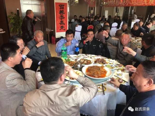 苑氏家族聚会，温馨欢乐的瞬间