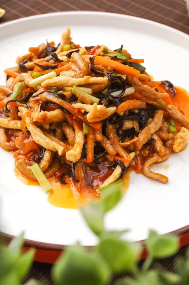 鱼香肉丝最新做法，饭店级别的美味，轻松掌握！