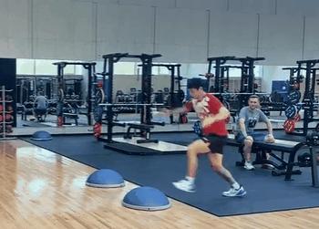 澳门今晚三中三必中一,平衡性策略实施指导_尊享版41.729-2