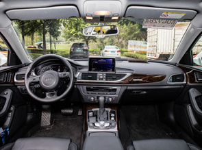 奔驰宝马奥迪最新款，小巷中的惊喜发现