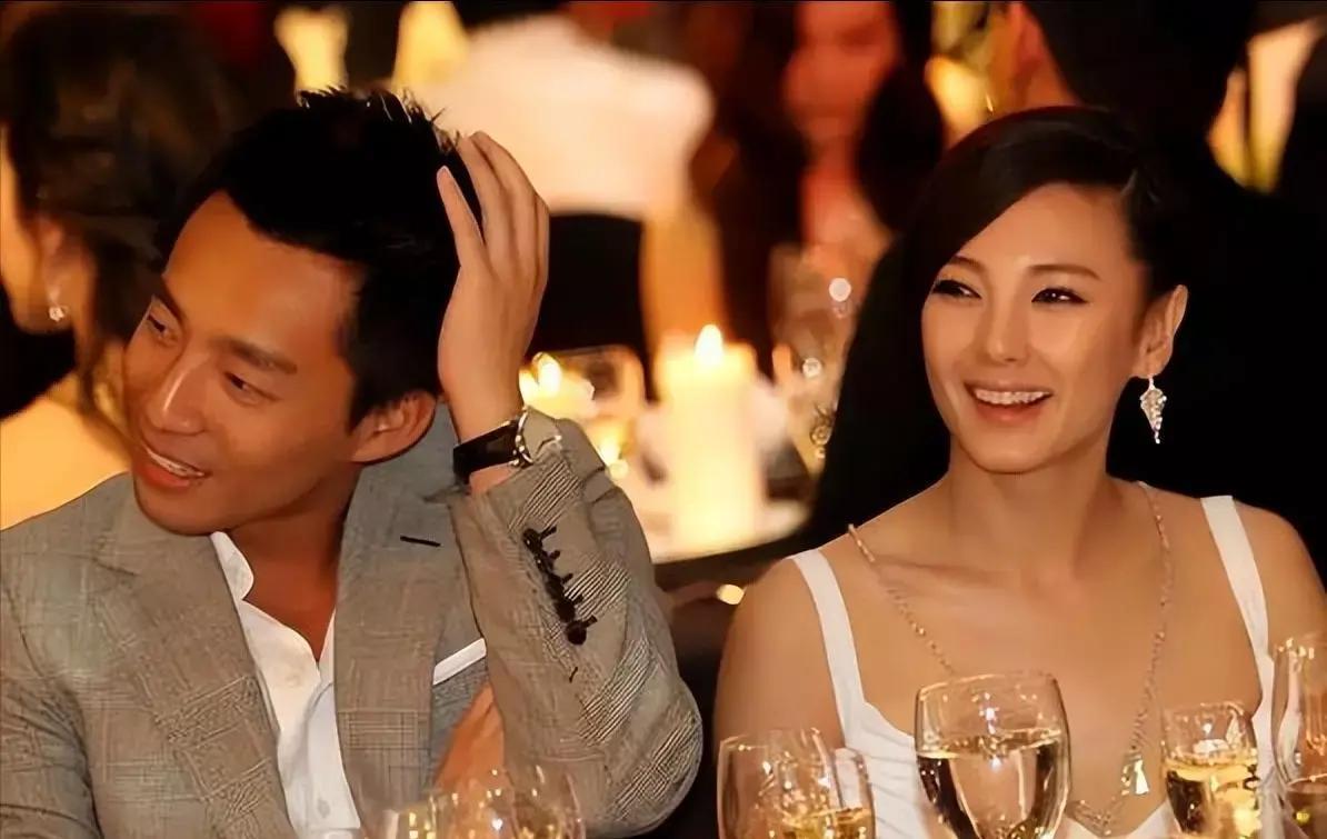 真我最新手机图片大放送，开启科技潮流新篇章！