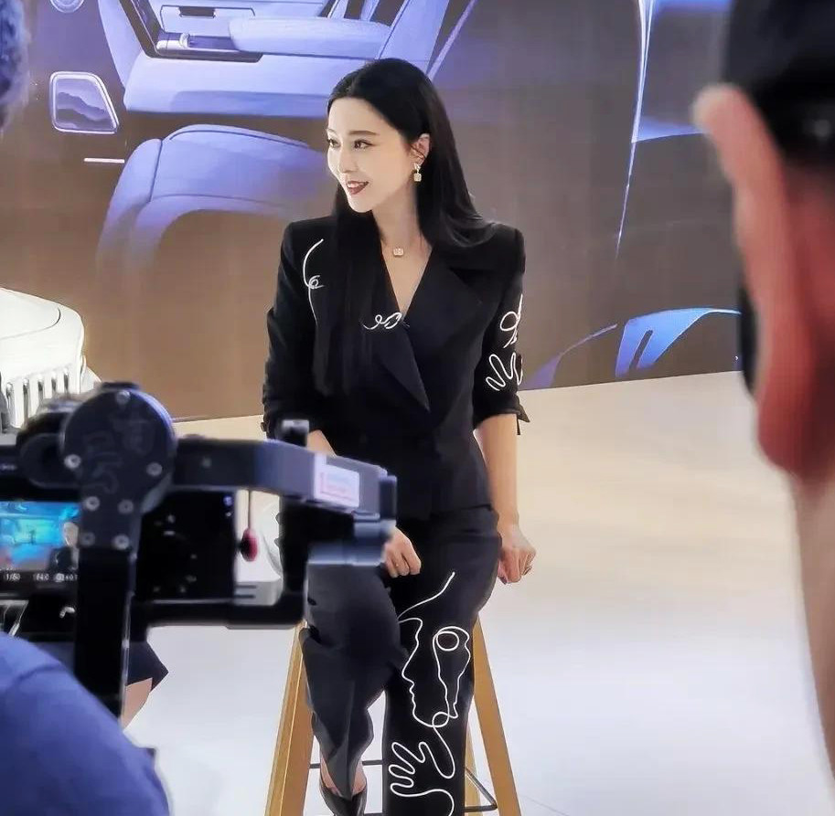 范冰冰车展之旅，速度与爱的完美交汇