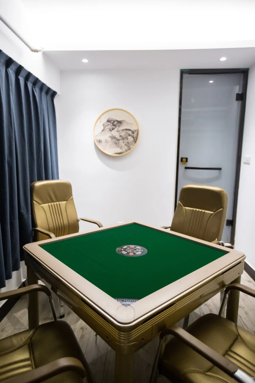 新京棋牌最新版的诱人探索与小巷中的棋牌室，犯罪与违法的探讨