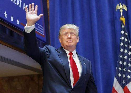 总统特朗普最新动态与小巷奇遇,隐藏特色小店揭秘