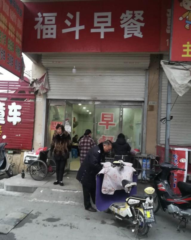 台风最新动态,探索上海小巷特色小店——风雨中的隐藏美味