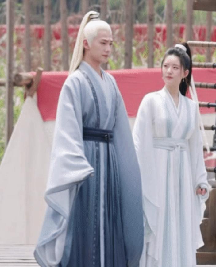 杨洋新剧最新路透曝光，神秘造型引热议