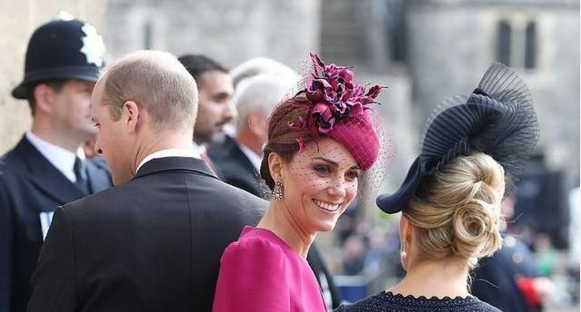 麦昆最新款鞋，小巷中的时尚秘密探索