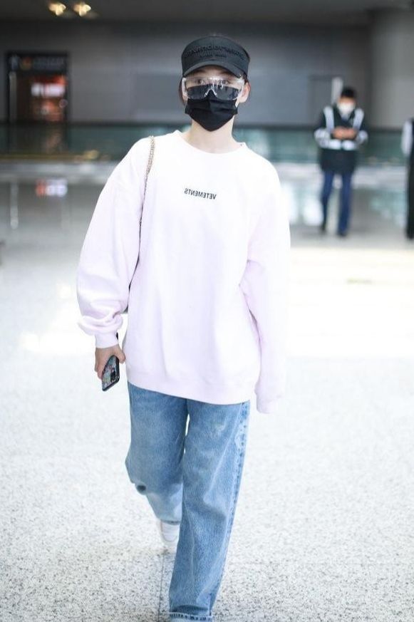 最新款白色卫衣,时尚潮流下的个性立场探讨