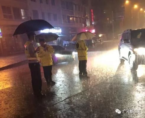 南昌暴雨最新动态,雨中的温情故事