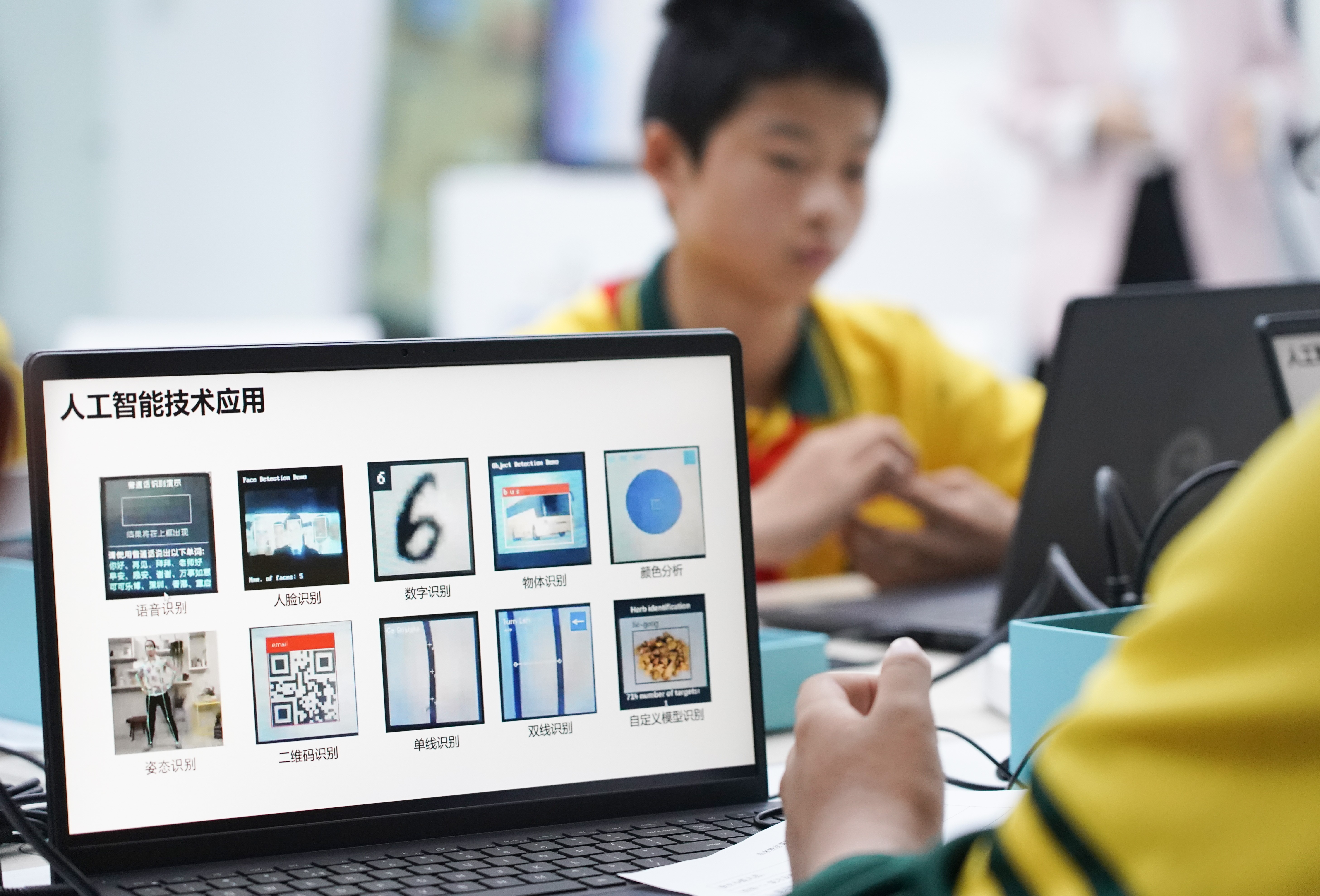 学生复课最新消息,学生复课最新消息，科技重塑教育，体验前沿的学习革命