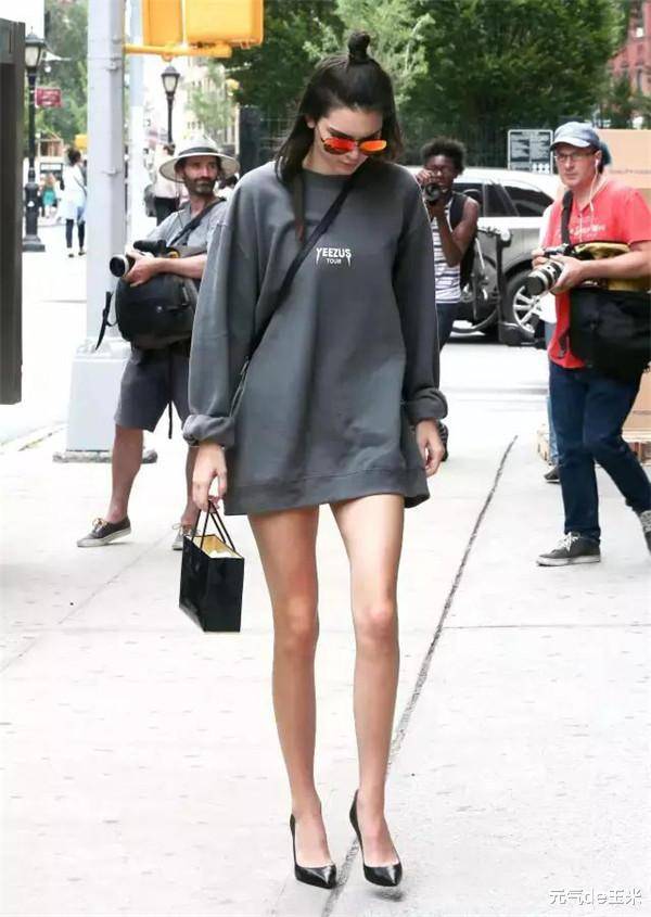 最新款长筒靴,最新款长筒靴——科技与生活完美融合的前沿时尚单品