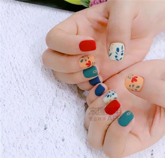 秋冬美甲最新款详解与步骤指南