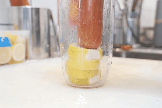 手打柠檬茶最新潮流，夏日清凉的必备之选