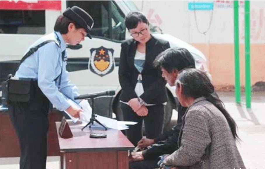 云南女大学生高科技产品体验分享,未来科技引领生活变革