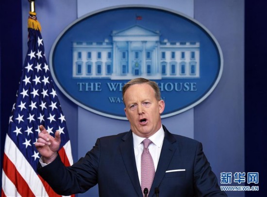 白宫新任发言人,励志之旅的闪耀之星,自信与成就感的彰显者