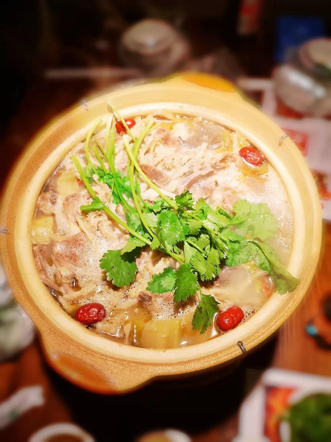 公交司机最新动态及小巷美食探秘