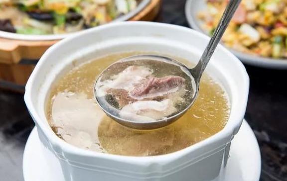 公交司机最新动态及小巷美食探秘