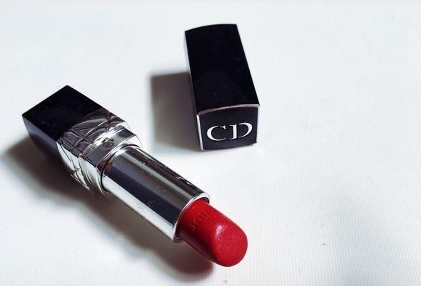 TF最新款黑管口红,自信与成长的故事背后