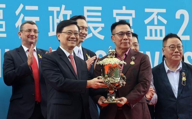 2024香港内部正版大全,持续改进策略_智慧版16.438