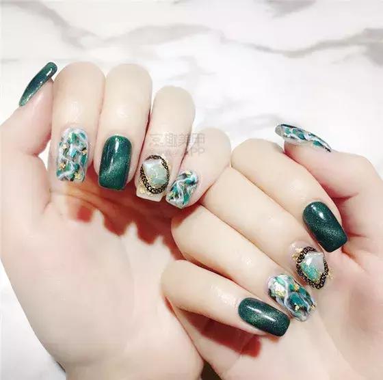 探索美甲秘境，揭秘2023最新款美甲潮流