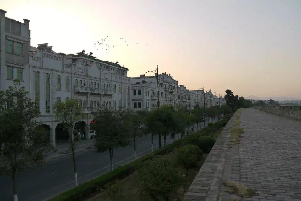 温暖的刺最新一话,自然美景探险之旅,探寻内心平和与喜悦