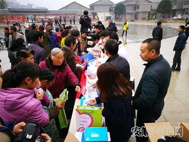 贵州安顺公交事件揭秘，小巷深处的独特风情与隐藏的美食瑰宝