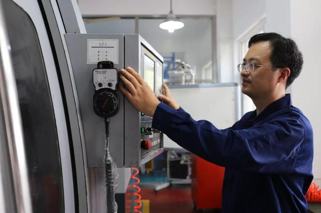 最新大学生数学竞赛，时代的星光照耀青年荣耀之路